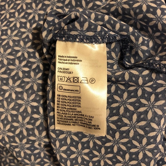 H&M Sleeveless Blue and White Flower Patterned Collared Blouse - Picture 5 of 5